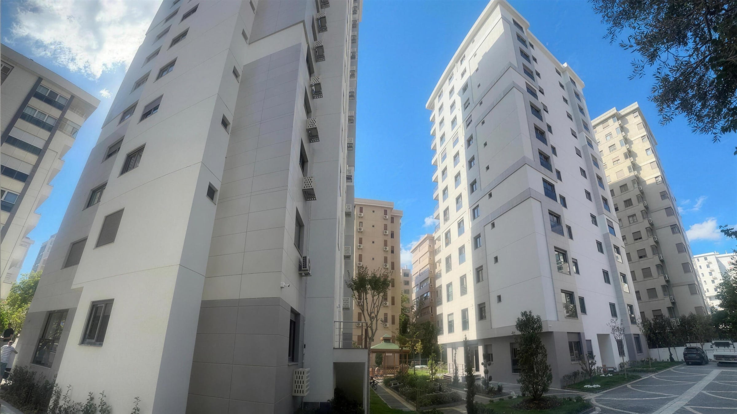 Hayat Cadde, Caddebostan — tamamlanan iki blok